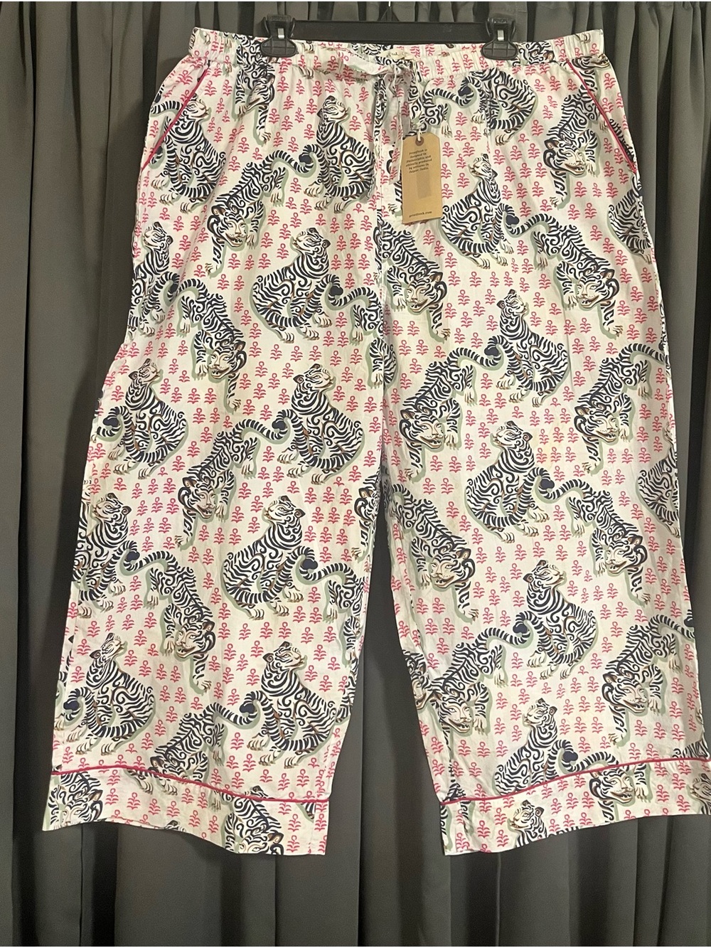 Printfresh Tiger Queen cropped Loungewear Pants 
Pink and dark blue.